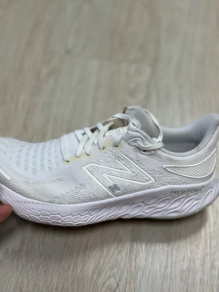 ニューバランス Fresh Foam 白 スニーカー 270mm