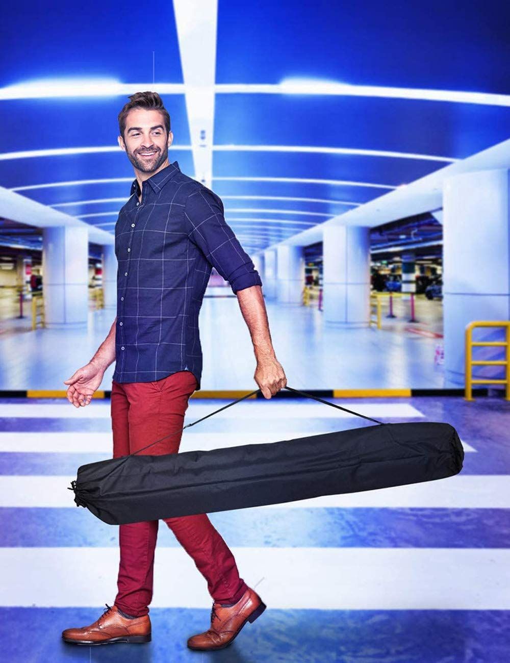 在庫処分】三脚式 屋内屋外兼用 携帯型 最大60型（スクリーン81 X 自立