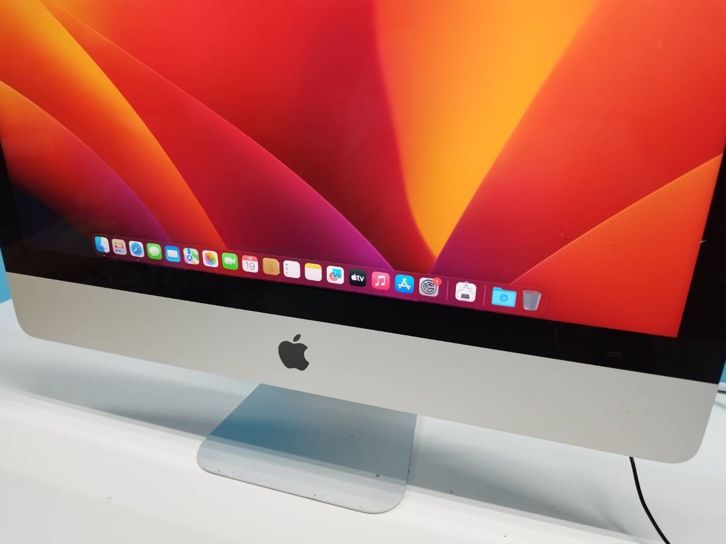 ジャンク】iMac(Retina 4K,21.5インチ,2017) HDD1TB/8GB〈MNDY2J