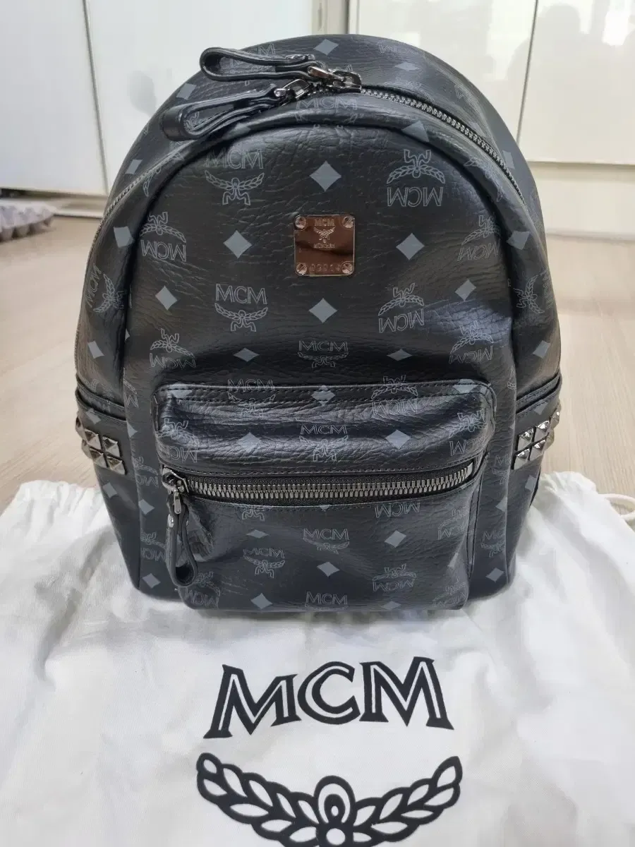 MCMリュック　ブラック　Sサイズ　正規品　あんしん鑑定可能 MCMリュック ブラック Sサイズ 正規品 あんしん鑑定可能 MCM