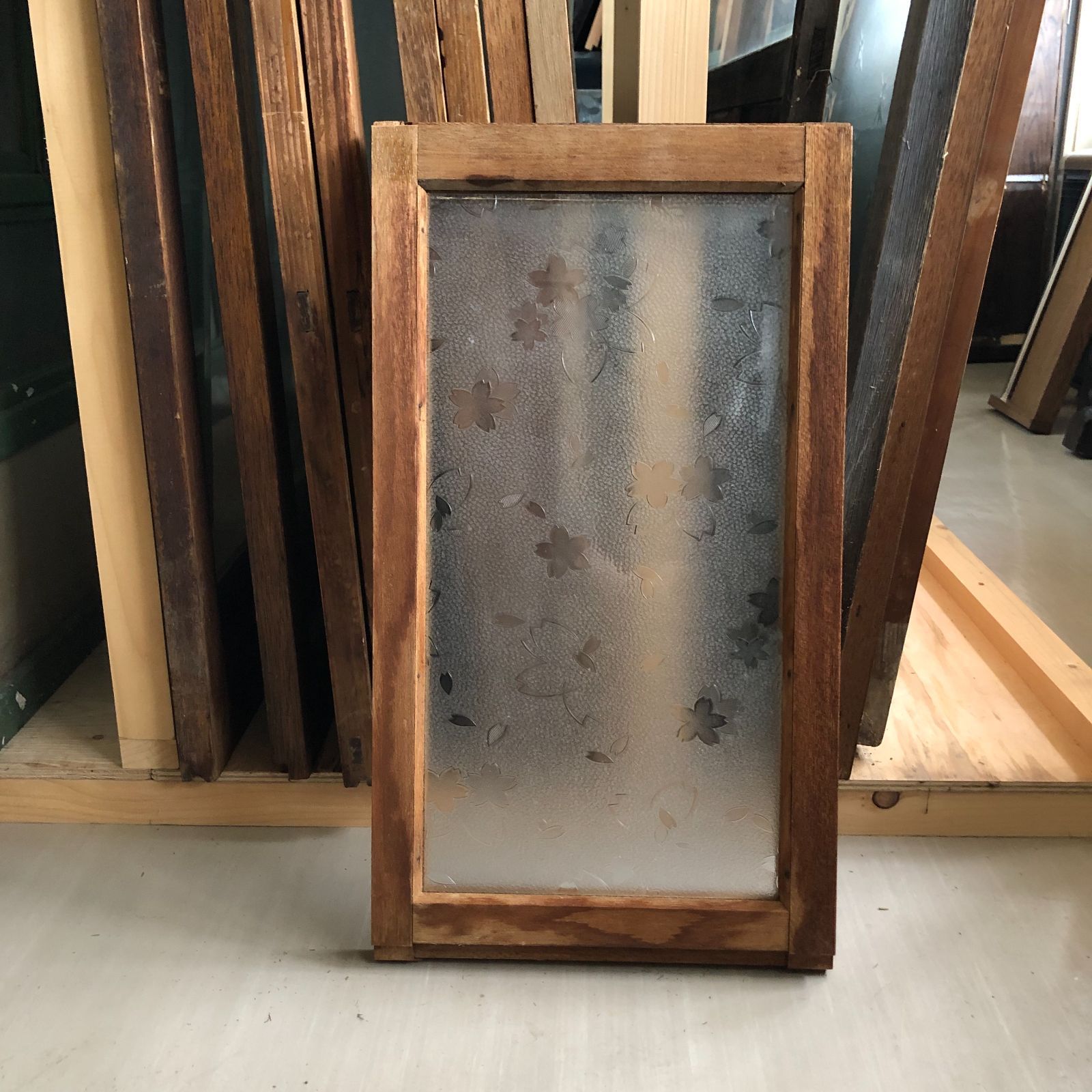 古材】古い木製枠の縦長なガラス窓 古民家 リノベーション DIY インテリア - メルカリ