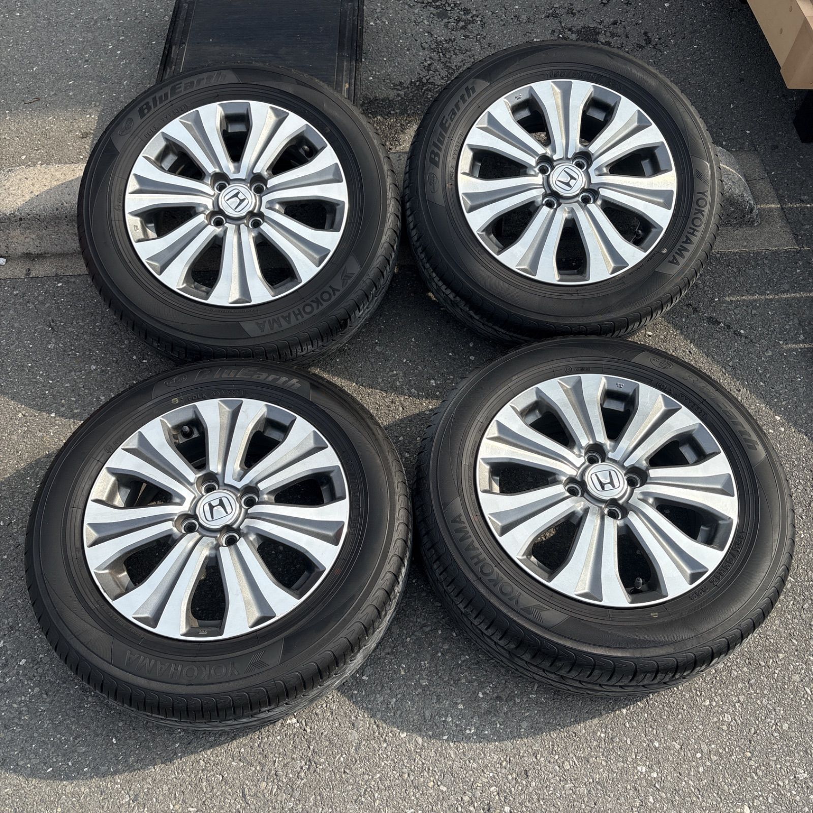 送料無料！！溝あり】ホンダ フリード 純正ホイールタイヤセット