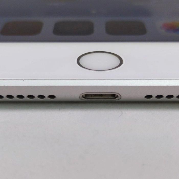 美品中古 iPad(第6世代) 32GB シルバー 9.7インチSIMフリー▼ 美品中古 iPad(第6世代) 32GB シルバー 9.7インチSIMフリー▼