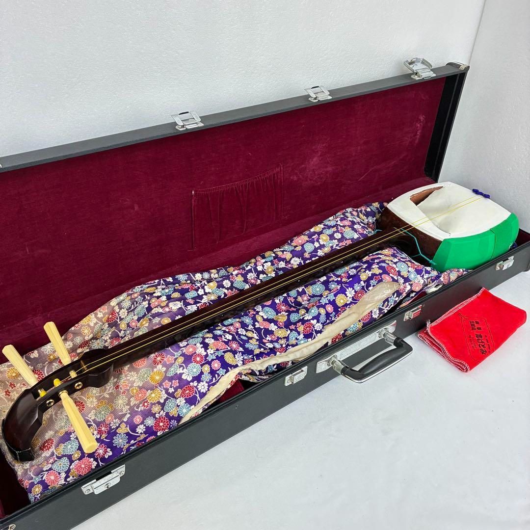 三味線 子持ち綾杉胴 1本溝 細棹 黒壇 ハードケース付属　和楽器 三味線 子持ち綾杉胴 1本溝 細棹 黒壇 ハードケース付属 和楽器