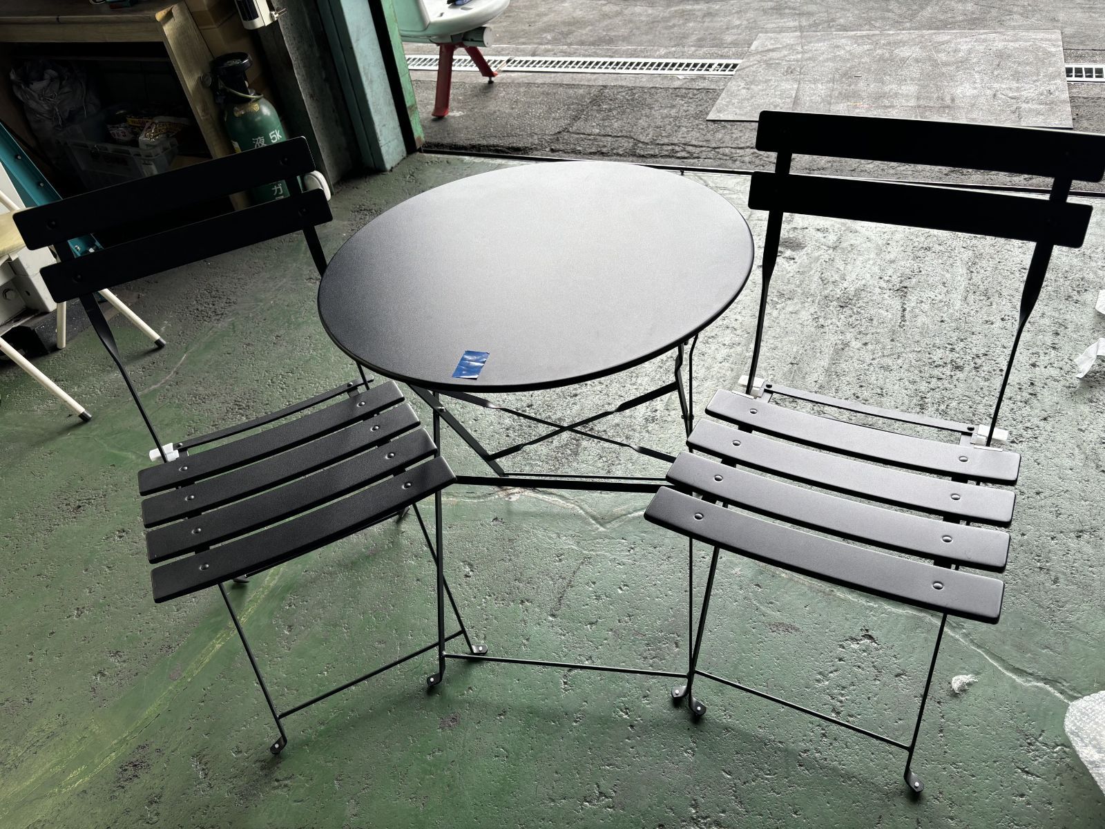 【訳あり品9】ガーデンテーブルセット3点 折りたたみ カフェテーブルセット 組み立て不要 チェア2脚 円卓 直径60cm 2人掛け