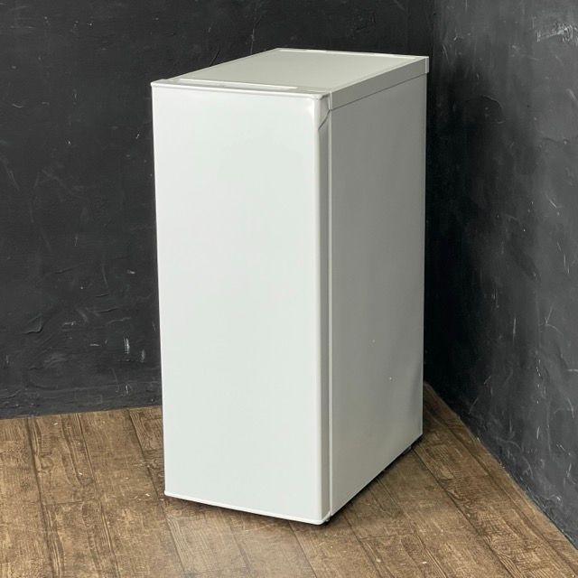 ノンフロン冷凍庫 動作保証 YAMAZEN YF-SFU70 製 70L 右開き ホワイト 1ドア 4分割 094033|23153