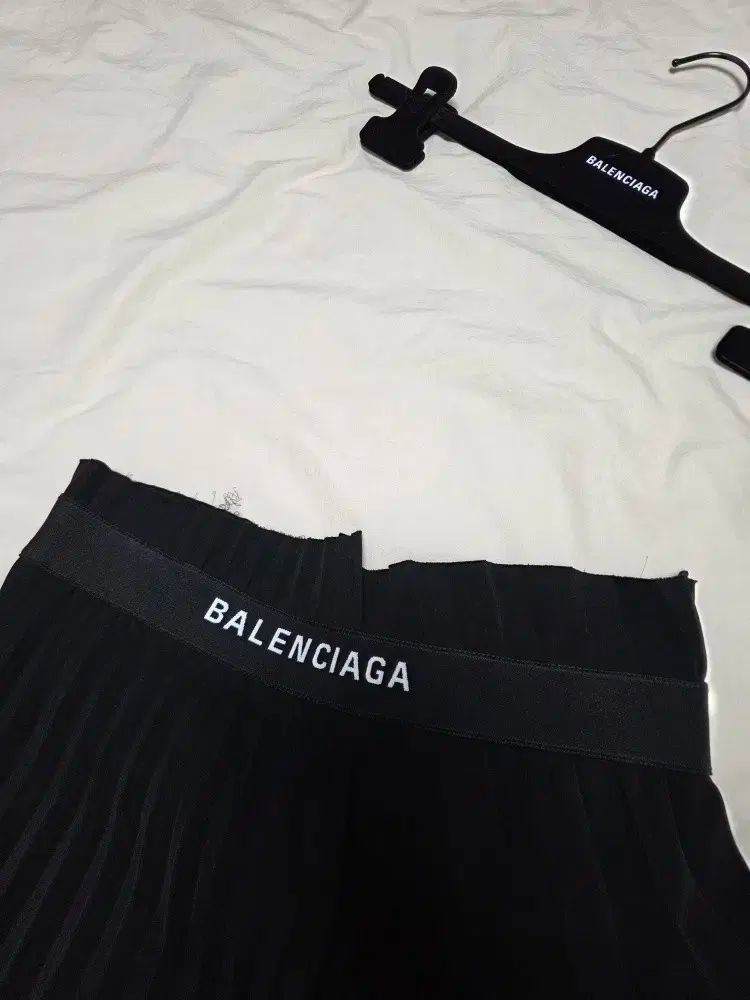 BALENCIAGA バレンシアガ ロゴ バンディング アシメントリー プリーツ スカート GULLKHAN_COM