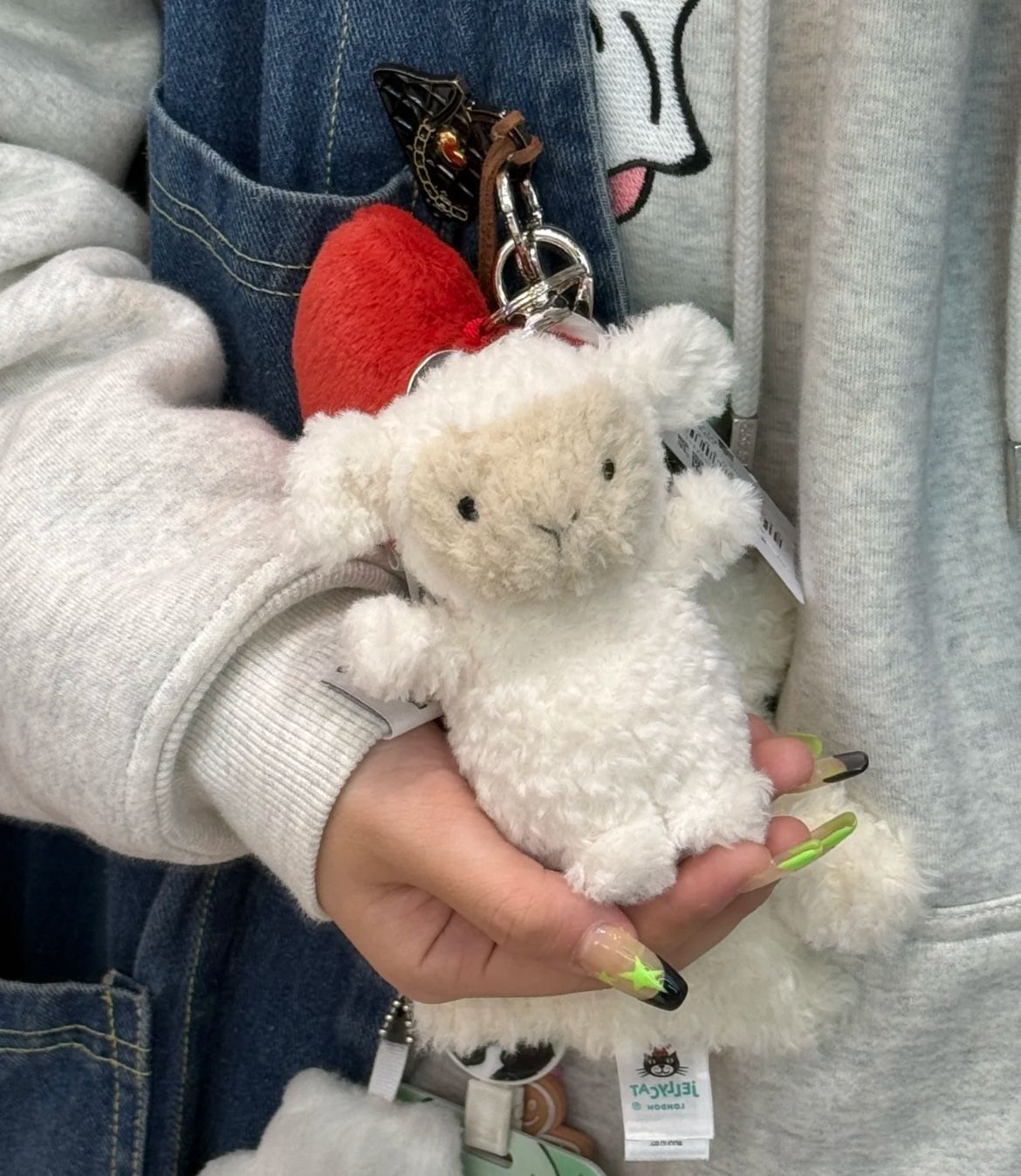 JELLYCATカーリーシープペンダント バッグチャームはとってもキュートで万能