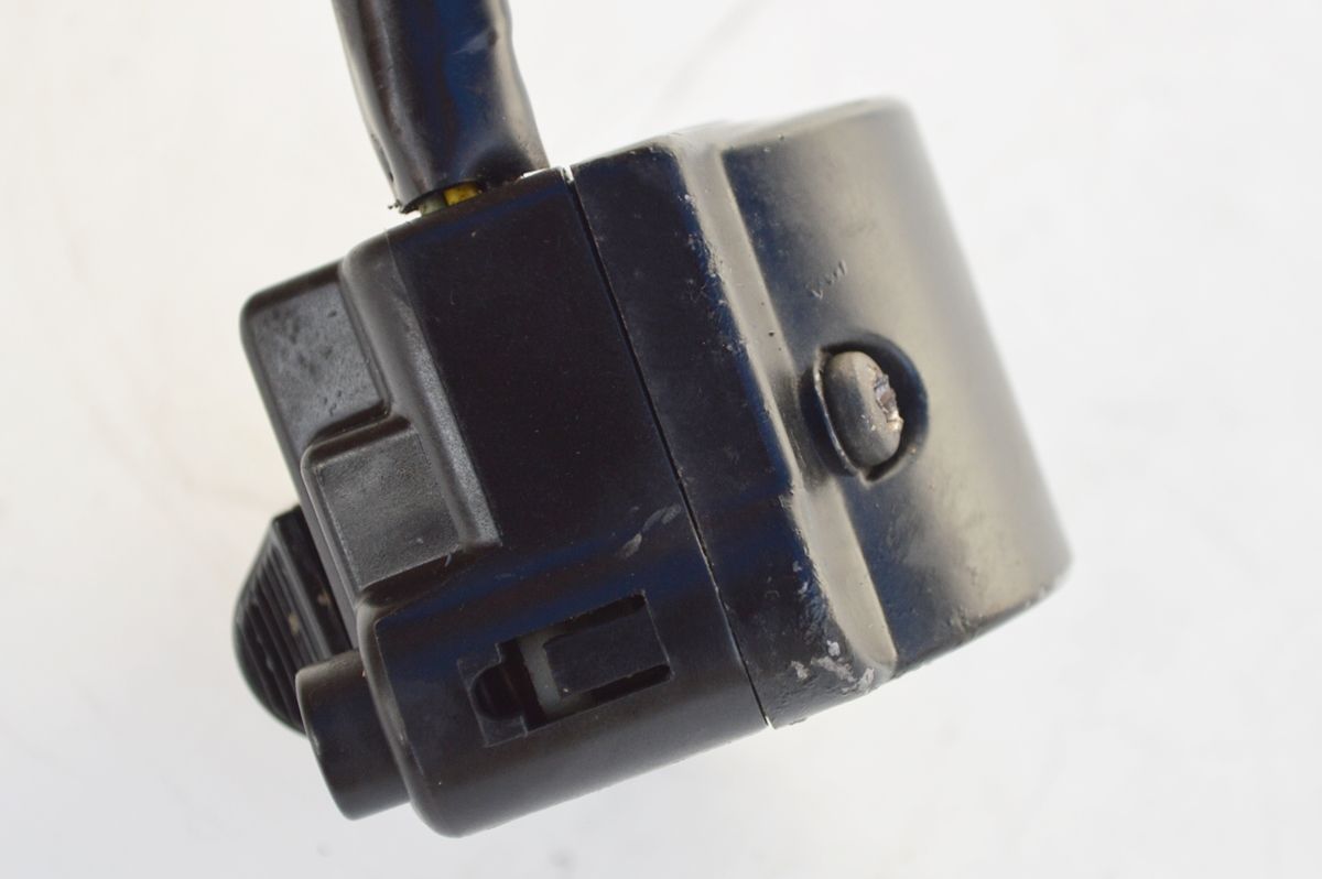 SUZUKI RG250E / X7 左ハンドルスイッチ　中古品　当時物　純正品　RG250　GT250/2 スズキ SUZUKI RG250E / X7スズキ 左ハンドルスイッチ 中古品 当時物 純正品