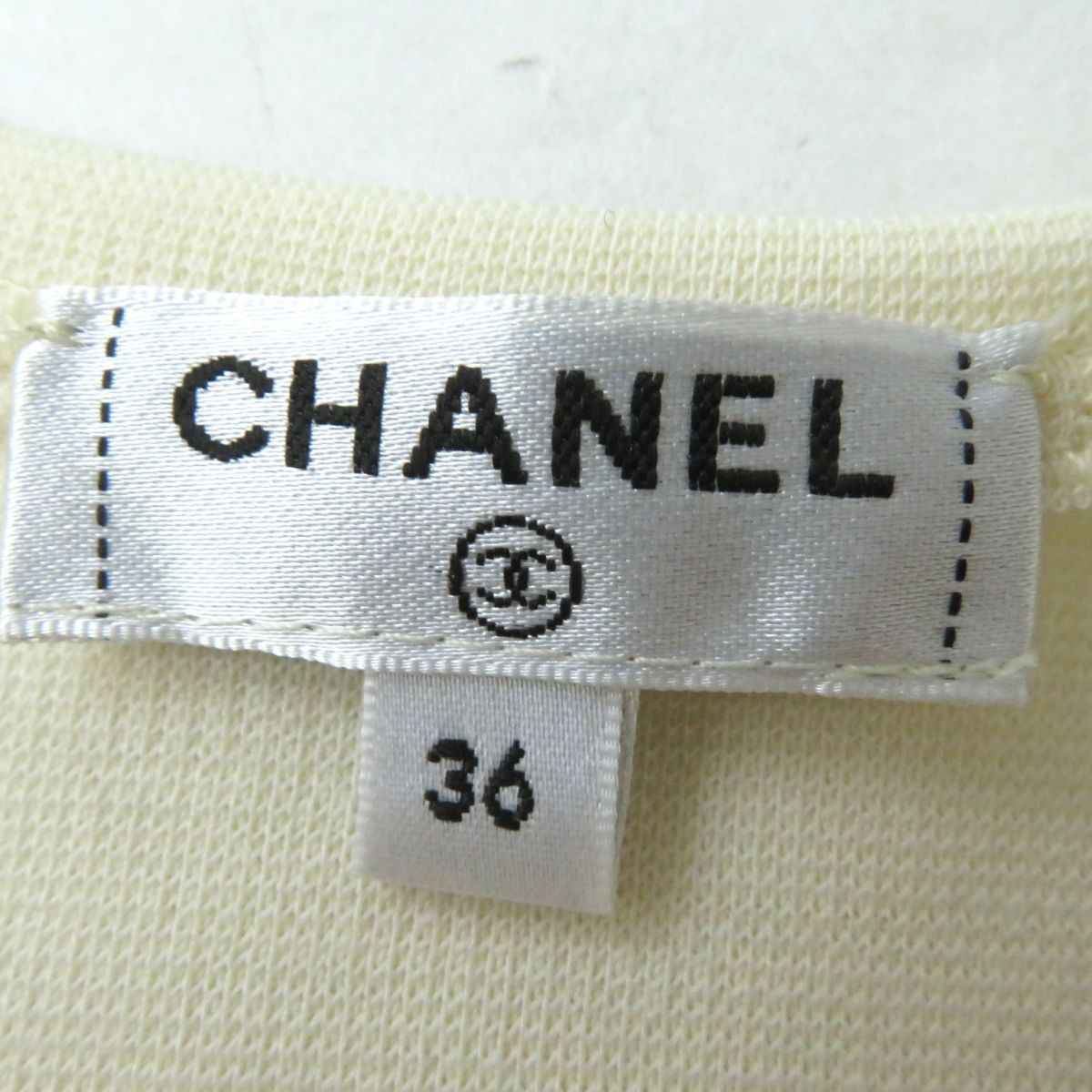 CHANEL - 極美品◎正規品 ジェニー着用 シャネル 20A P64484  ココマーク カメリアブローチ付 メティエダールコレクション ノースリトップス 36 1940422790.jpg?1686704584