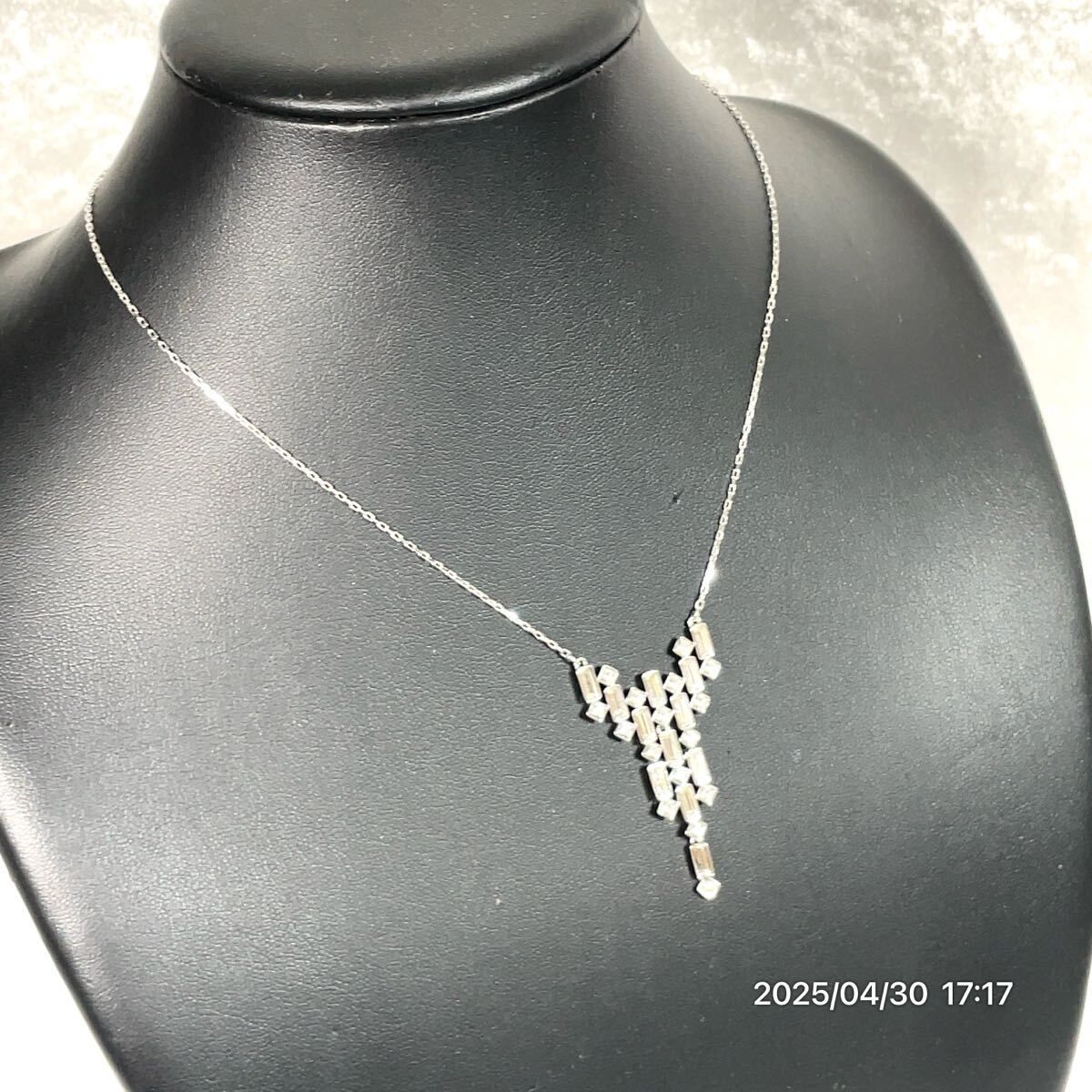 美品 SWAROVSKI スワロフスキー V字系 クリスタル ライン