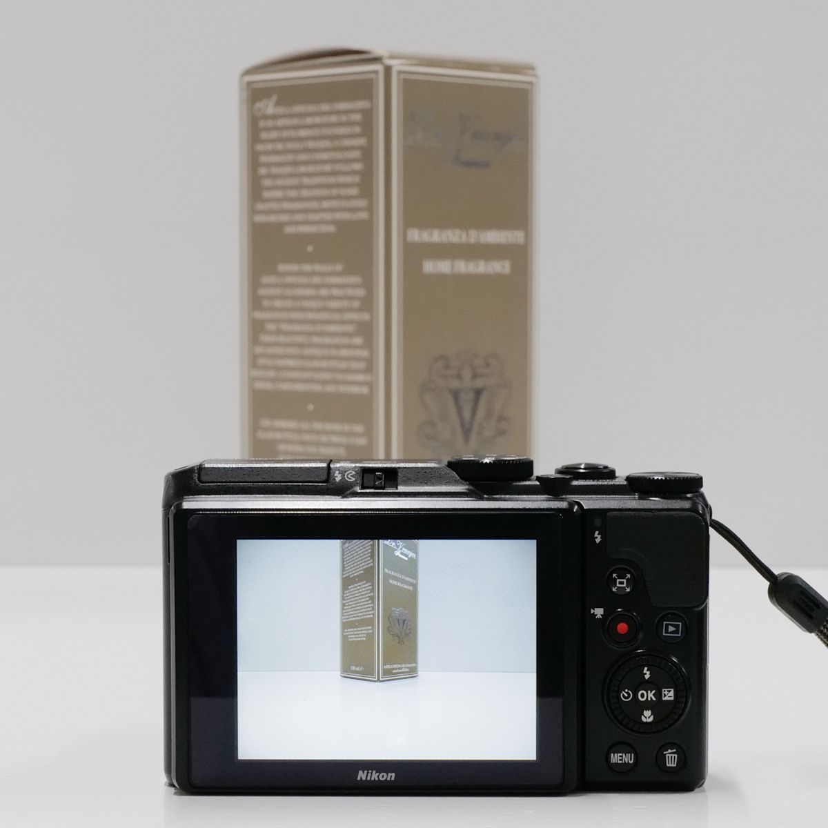 超美品Nikon COOLPIX A900 シルバー 35倍ズーム 4K