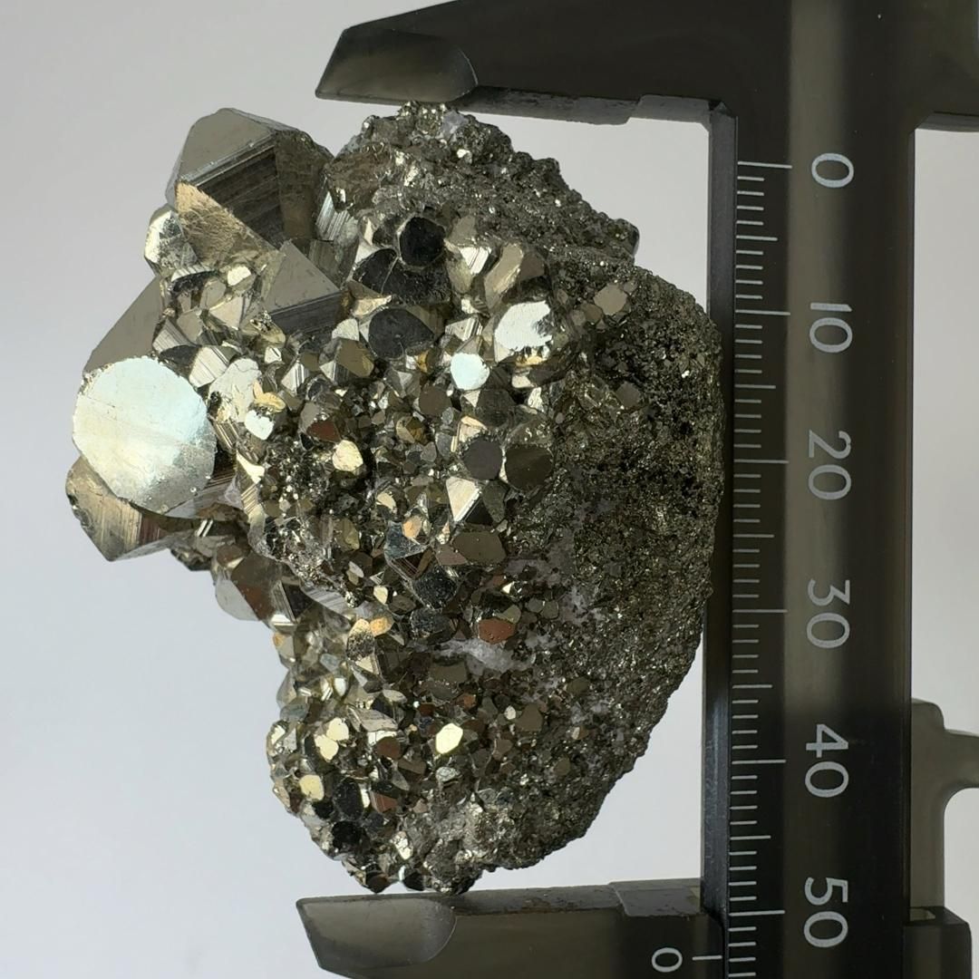 E24653】 黄鉄鉱 パイライト pyrite ペルー 天然石 鉱物 パワーストーン 原石 - メルカリ