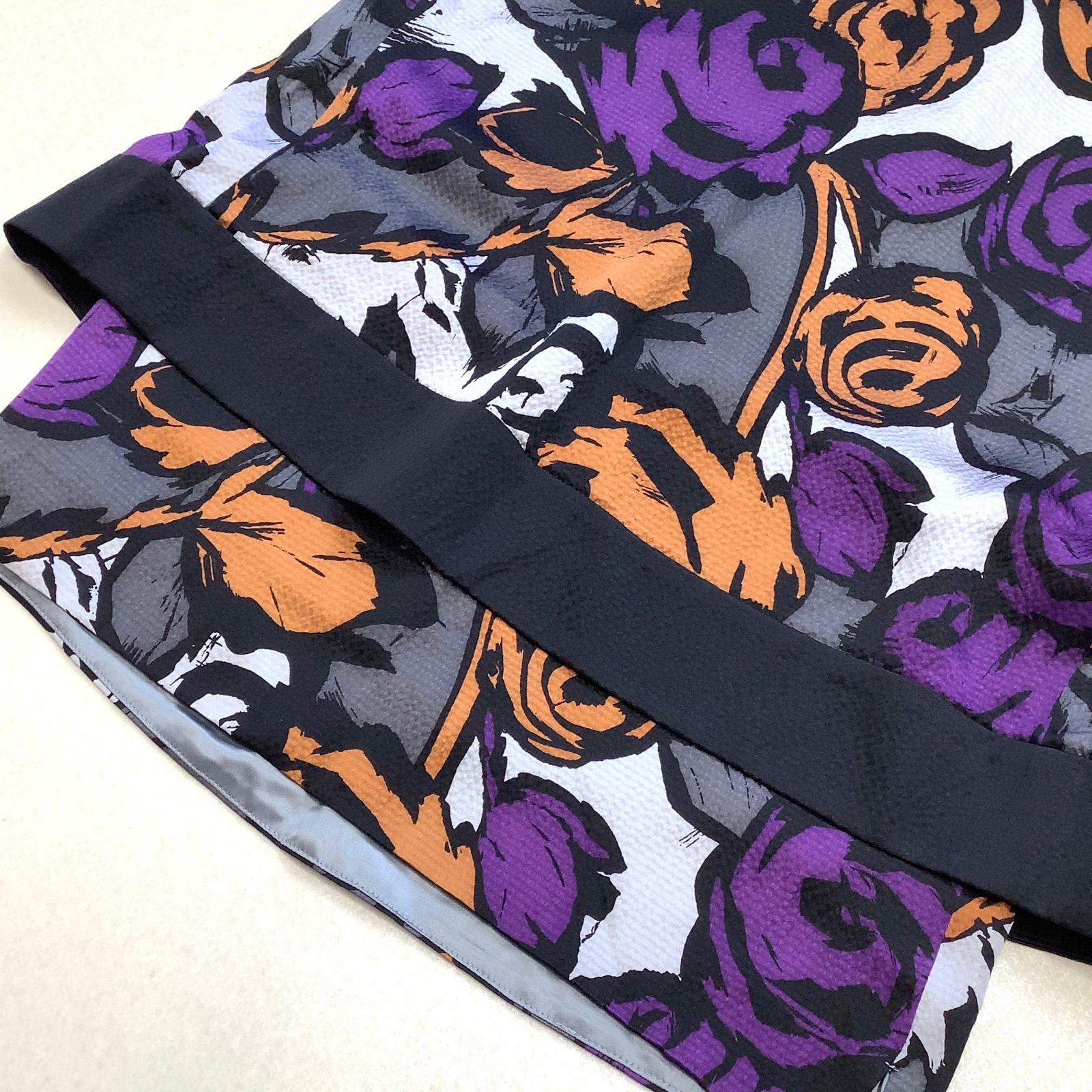 希少 新品 タグ付 ADORE シルク100％ 薔薇柄フラワースカート 38 幻  