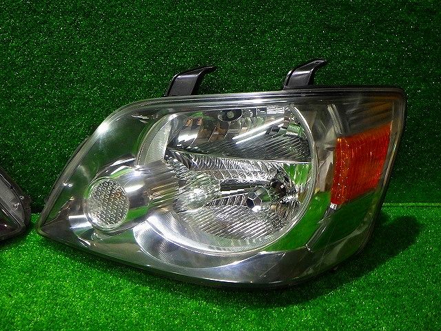 ノア ヘッドライト 左右 HID AZR60/65 前期 28-152 B1 トヨタ ノア ヘッドライト 左右 HID AZR60/65 前期 28-152 B1 トヨタ