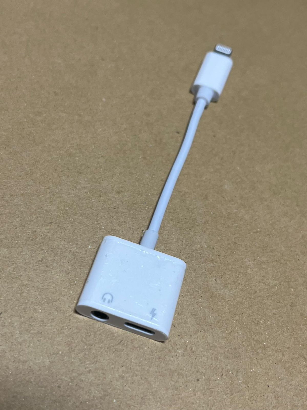 高い品質IPhone イヤホン 変換ケーブル 同時 充電 音楽 イヤホン