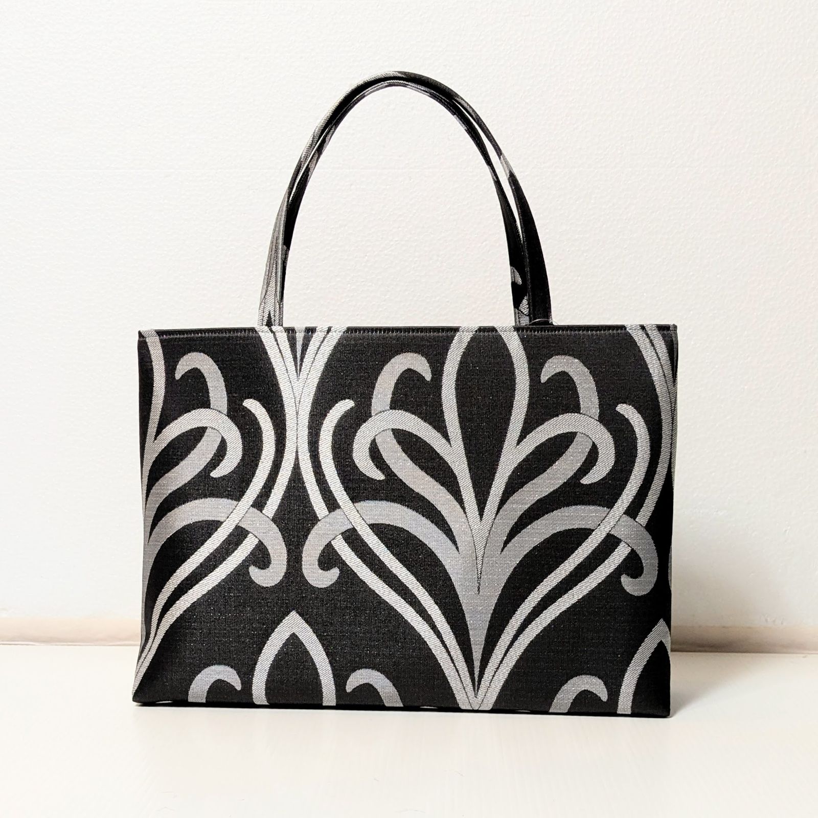 和装トートバッグ A4 銀地 飾り襷花菱文 着物用サブバッグ 正絹帯地