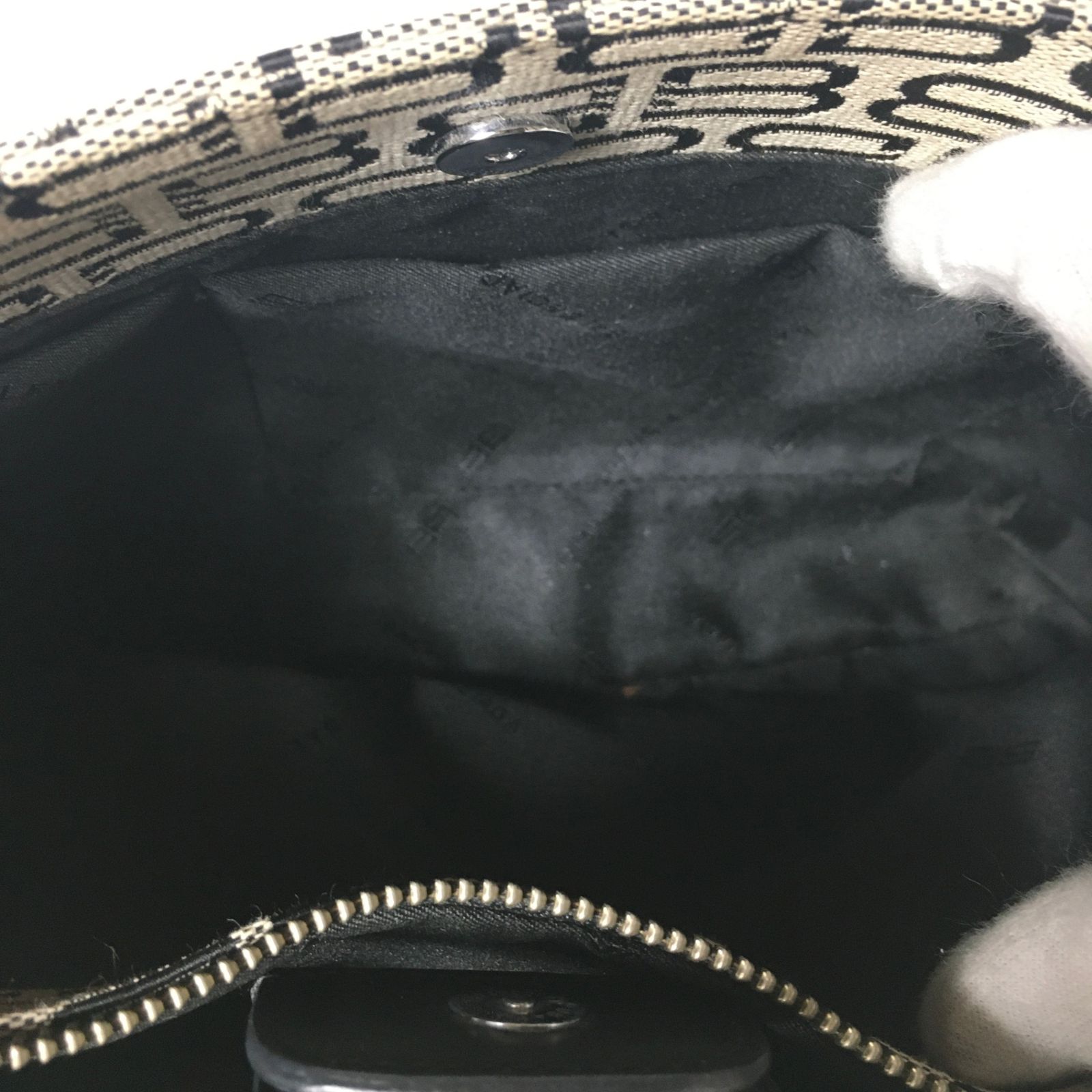 2509-104｜美品｜バレンシアガ ショルダーバッグ ブラック ロゴ