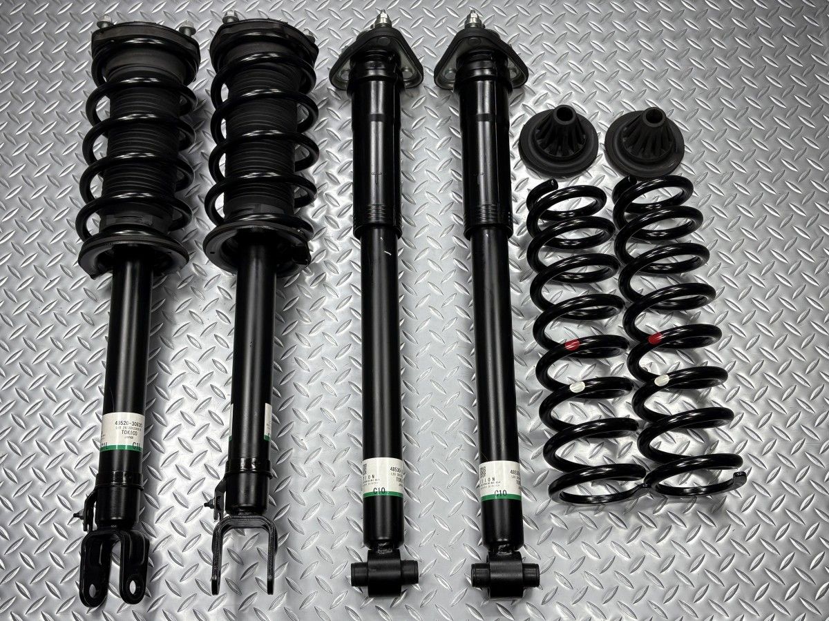 送料無料220系 クラウンハイブリッド 純正 サスキット 品番48510-30E20