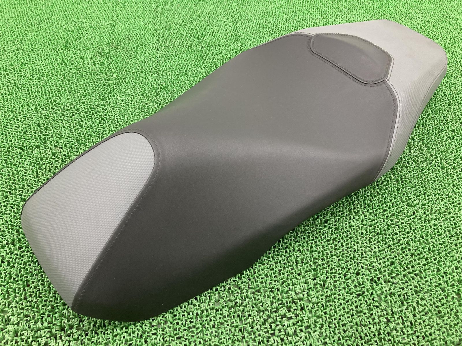 ADV150 シート K0W ホンダ 純正 中古 バイク 部品 KF38 ノーマル