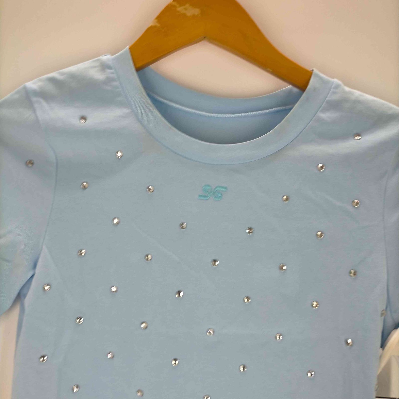 Lily Brown - ¥6900！←定価¥9900！リリーブラウン　フロントロゴラインストーンT LILY BROWN（リリーブラウン）の「[L.B CANDY STOCK]フロント