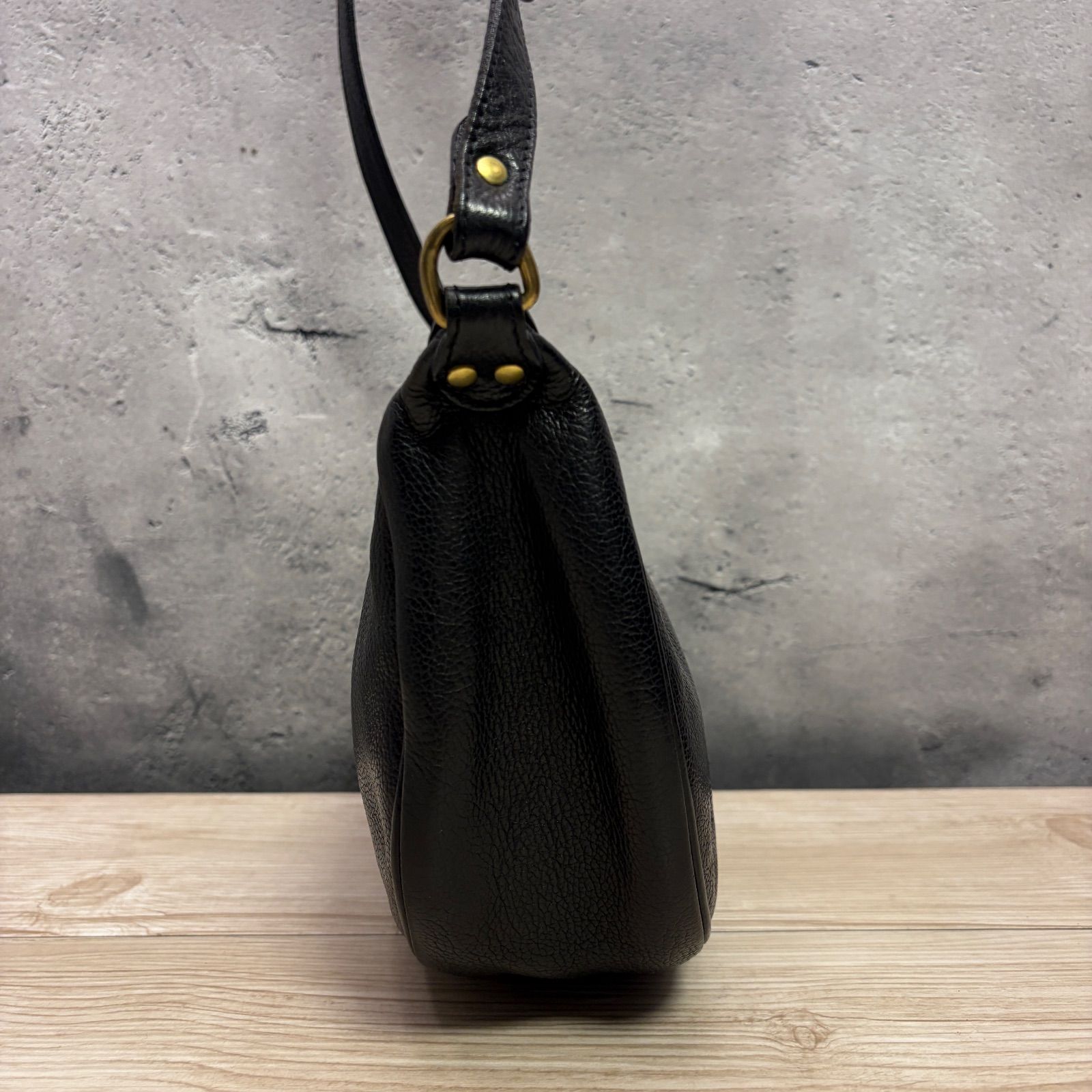 ✨IL BISONTE イルビゾンテ ショルダーバッグ✨ 美品 黒 ブラック 