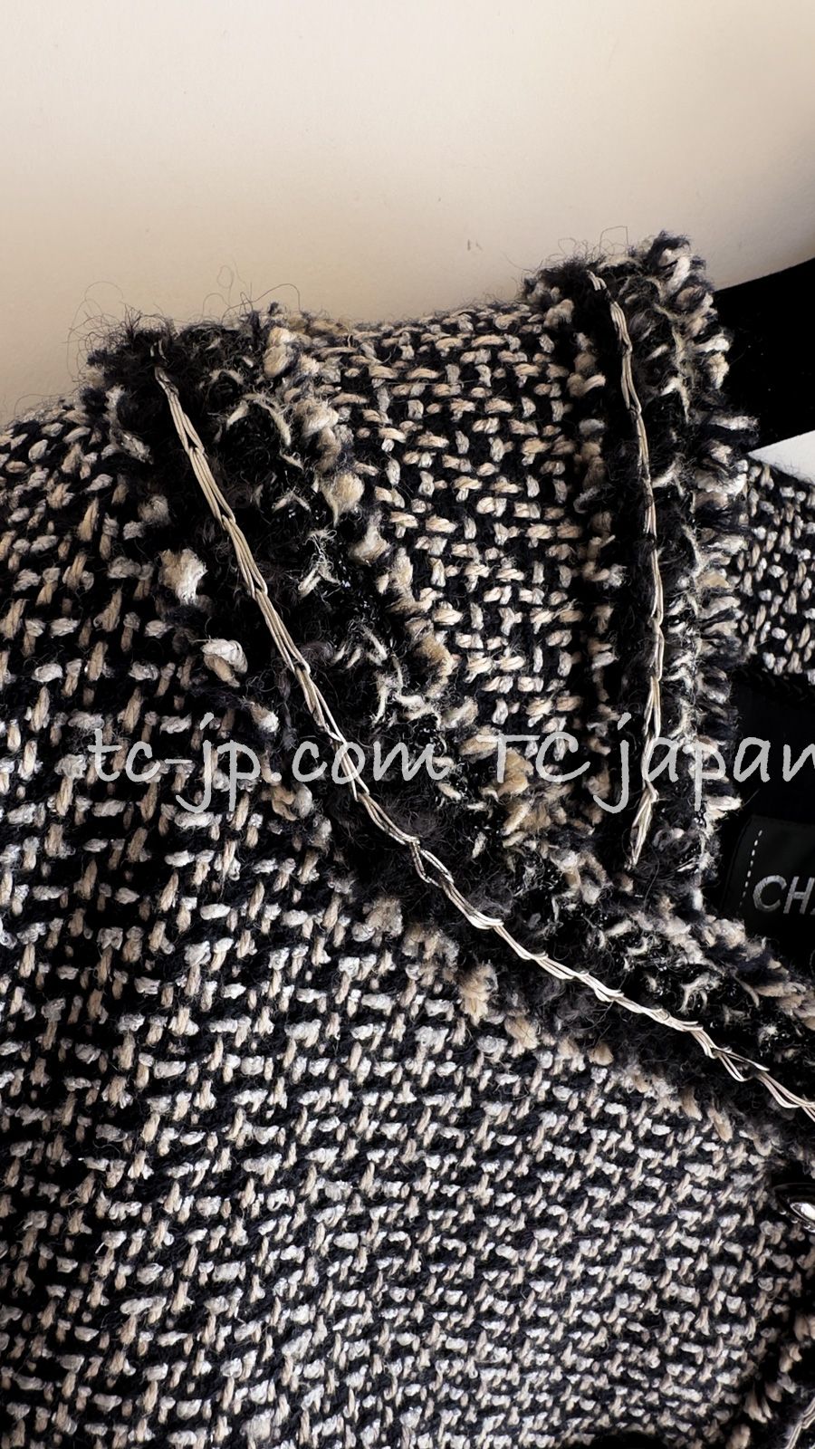 CHANEL - 75万 シャネル ジャケット CHANEL  グレー ブラック 黒 リネン ウール ツイード 貴重なグリポア 宝石 ボタン ノーカラー コートカーディガン 36 38 75万 シャネル ジャケット CHANEL グレー ブラック 黒 リネン