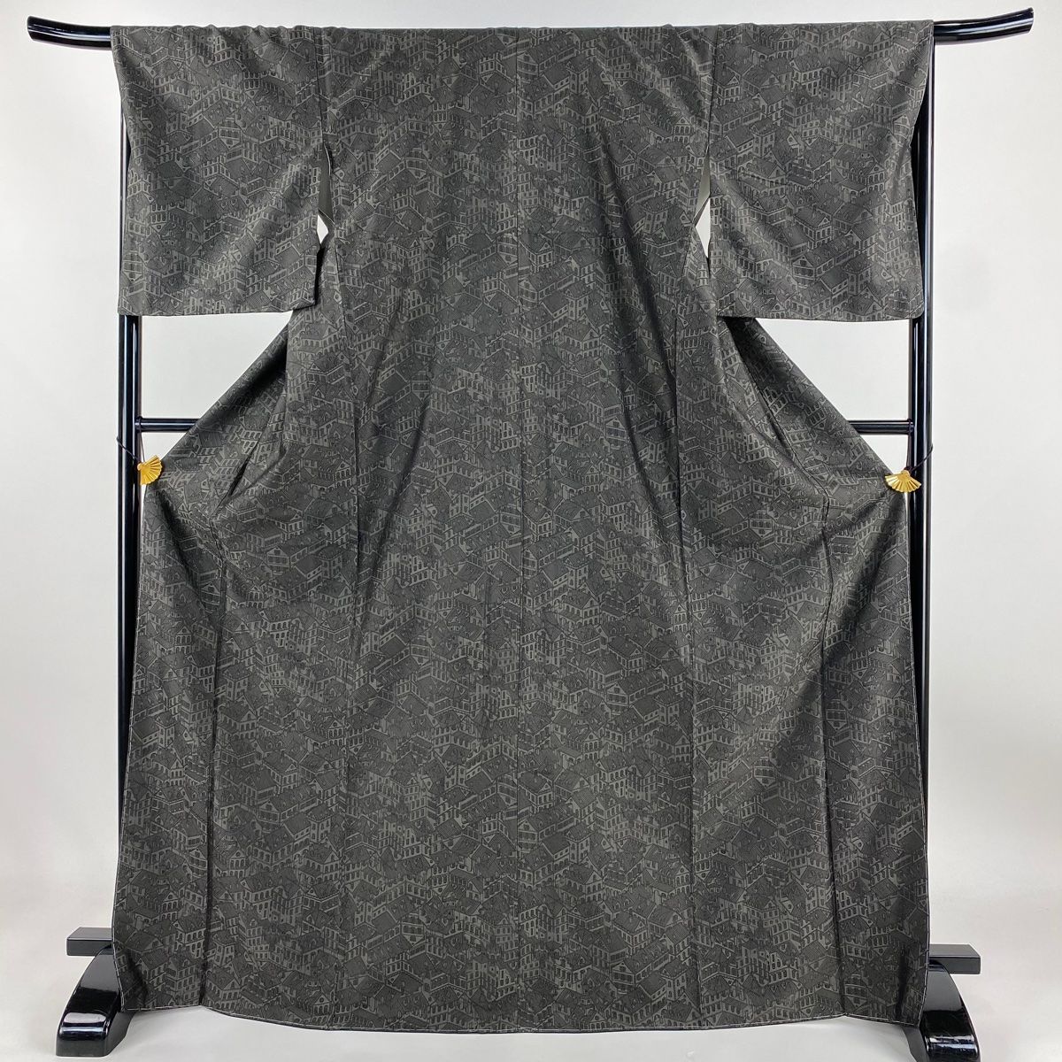 お召 身丈170.5cm 裄丈68.5cm L 袷 やまと 建物 灰茶 正絹 美品