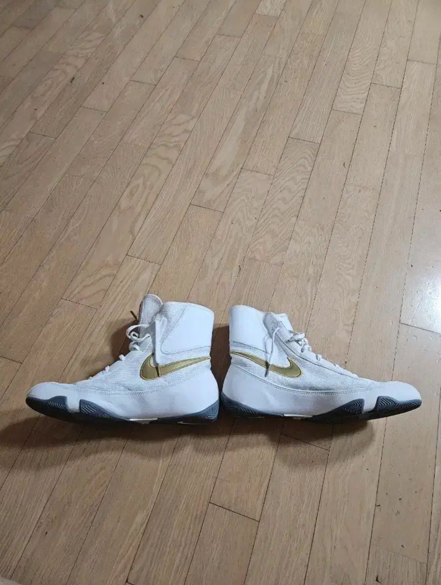 NIKE(ナイキ) マチョマイ 2 ホワイト ゴールド ボクシング シューズ 275