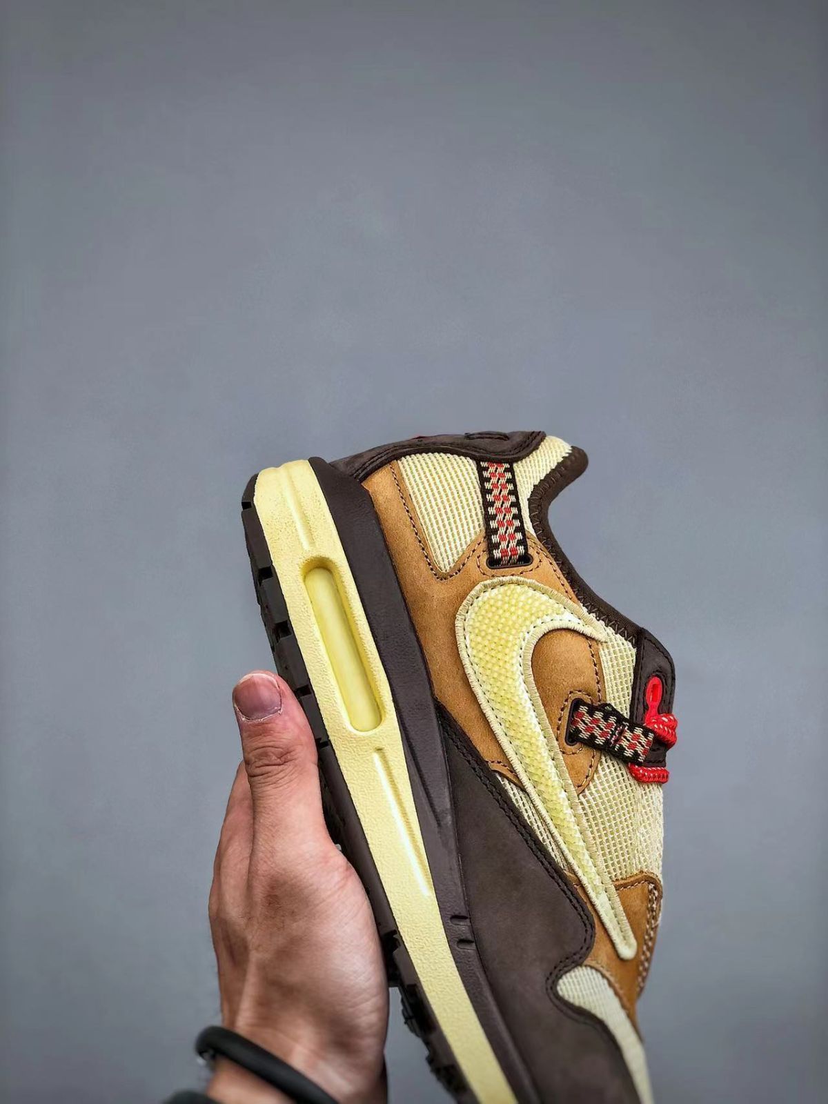 Travis Scott × Nike Air Max 1 ナイキ トラヴィス