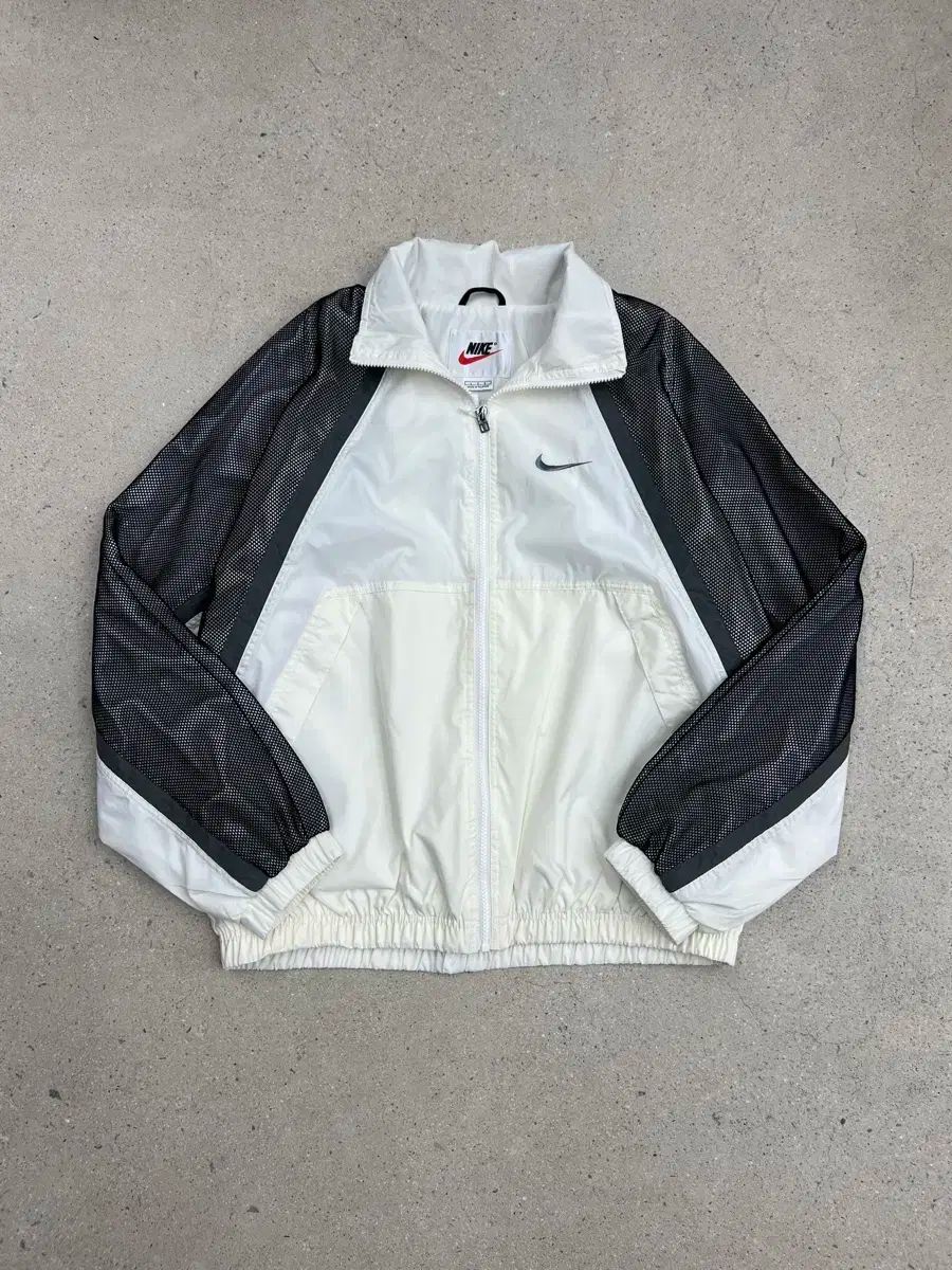 【雷市場（ポンジャン）商品韓国直送】 Nike(ナイキ） 90s 白 メッシュ ウインドブレーカー