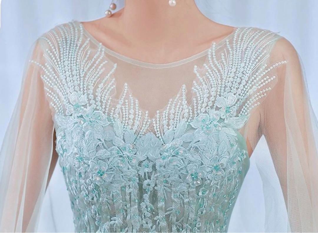 花柄の刺繍のゴージャスなロングイブニングドレス?.?