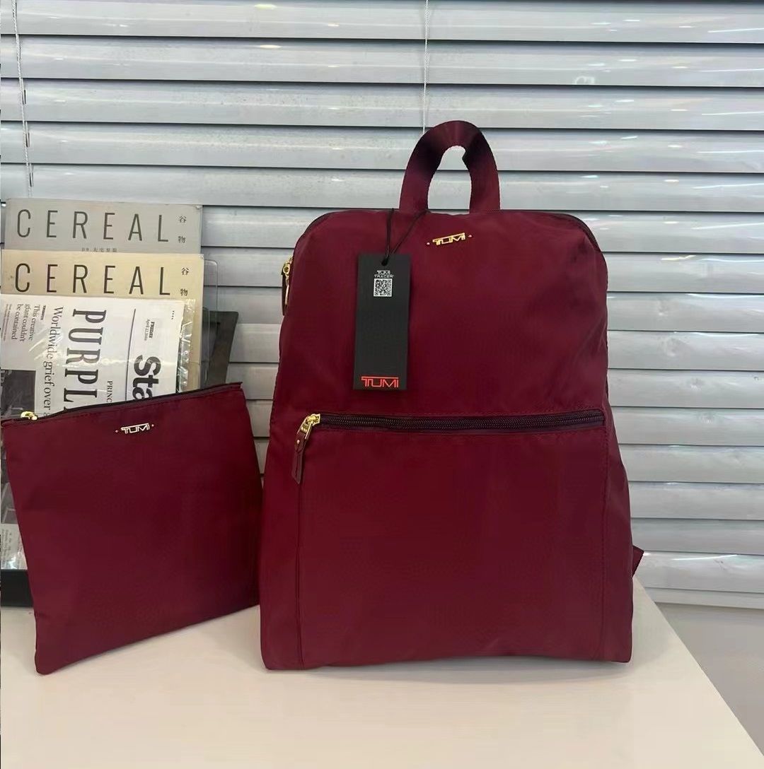 新品✨ Tumi リュック 軽量  Just In Case Backpack 196386 バックパック レディース バッグ レッド  収納バッグ付き 自分用 日常用 通勤 通学 出張 プレゼント 人気商品