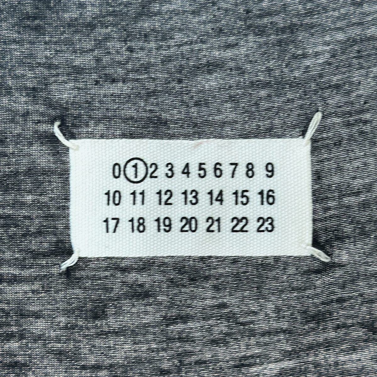 Maison Martin Margiela 1 メゾン マルタン マルジェラ 1 11SS スリーブ切替VネックTシャツ S51GC0280 ブラック M ITFAD03NL0FG Maison Margiela（旧Maison Martin Margiela） - Maison Martin