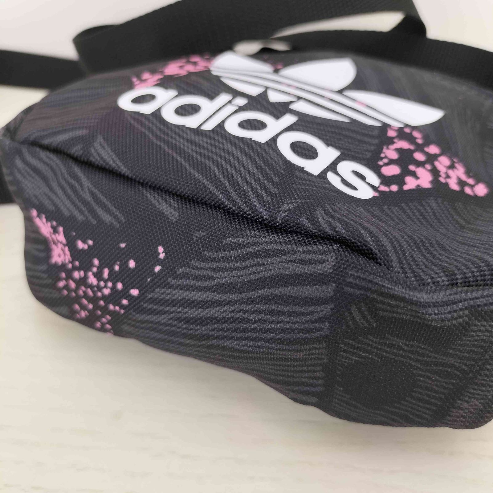 正品 adidas REKIVE FESTIVAL BAG アディダスショルダーバッグ adidas（アディダス）の「アディダス Rekive フェスティバル
