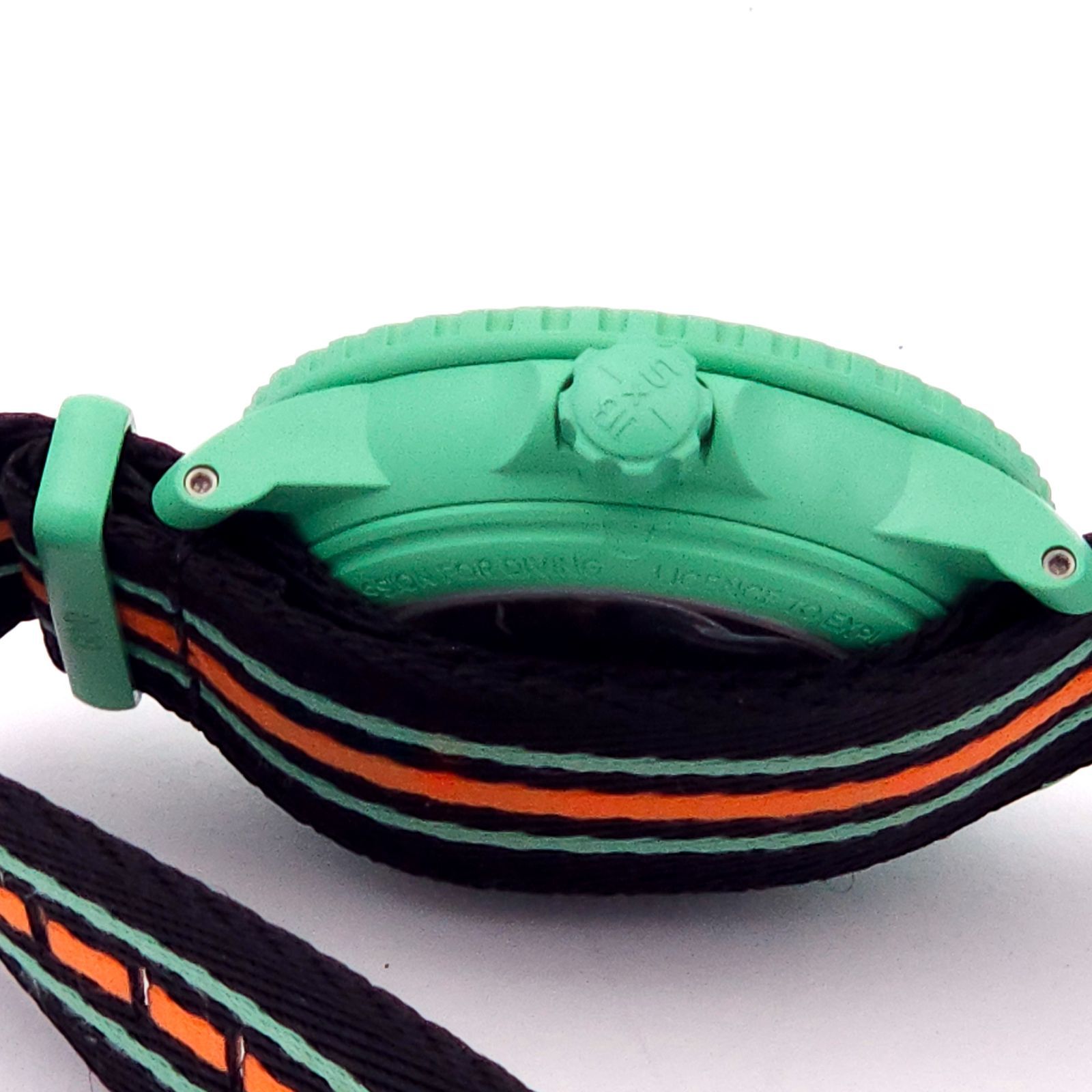 Swatch Blancpain 自動巻き、カレンダー付き時計 グリーン ブランパン×スウォッチ」コラボ時計の新作「グリーン アビス」が