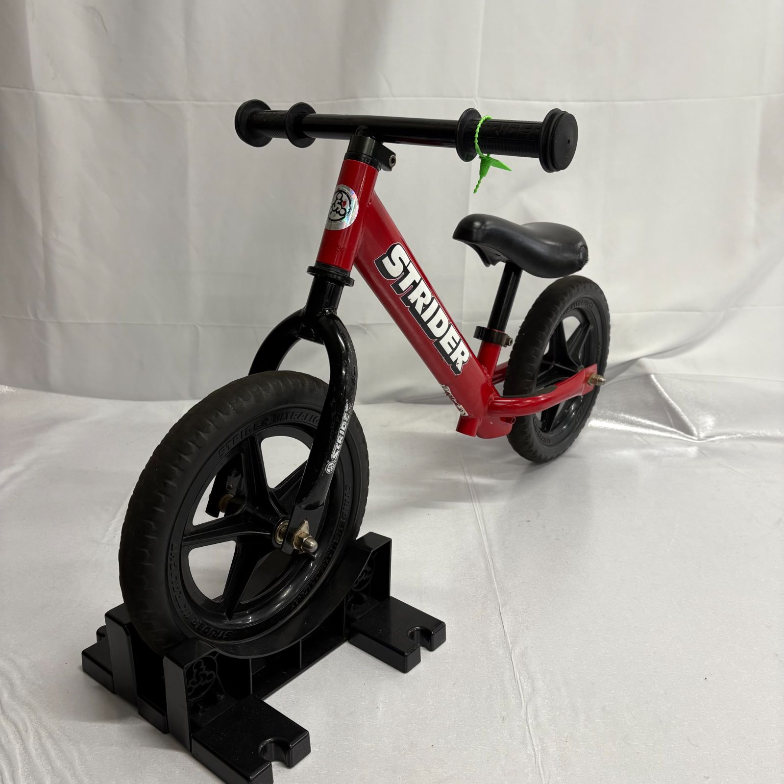 STRIDER ストライダー 12Classic クラッシック バランスバイク 赤