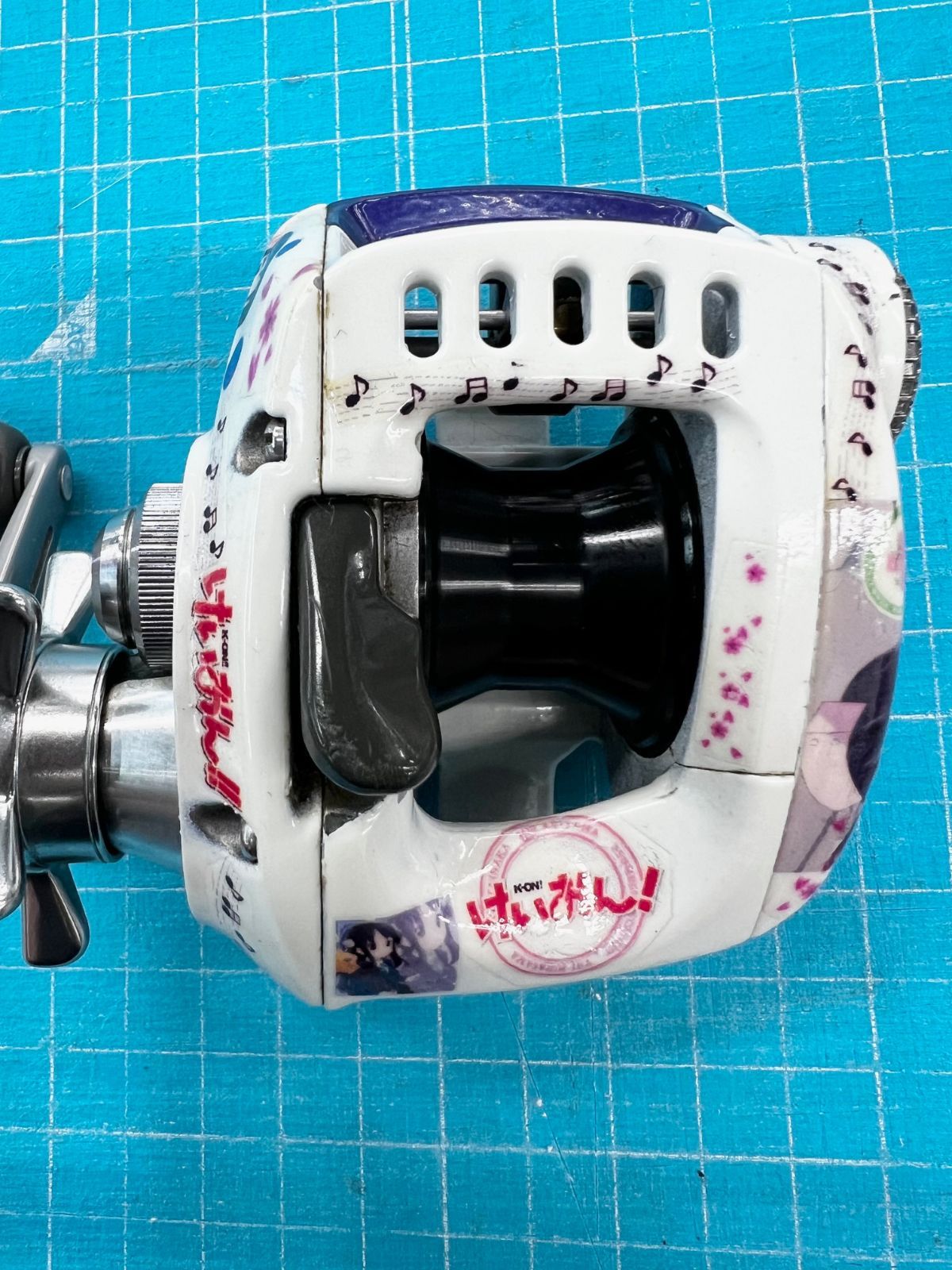 習志野店店舗併売】ダイワ TD－Z 105HL 痛リール仕様(けいおん