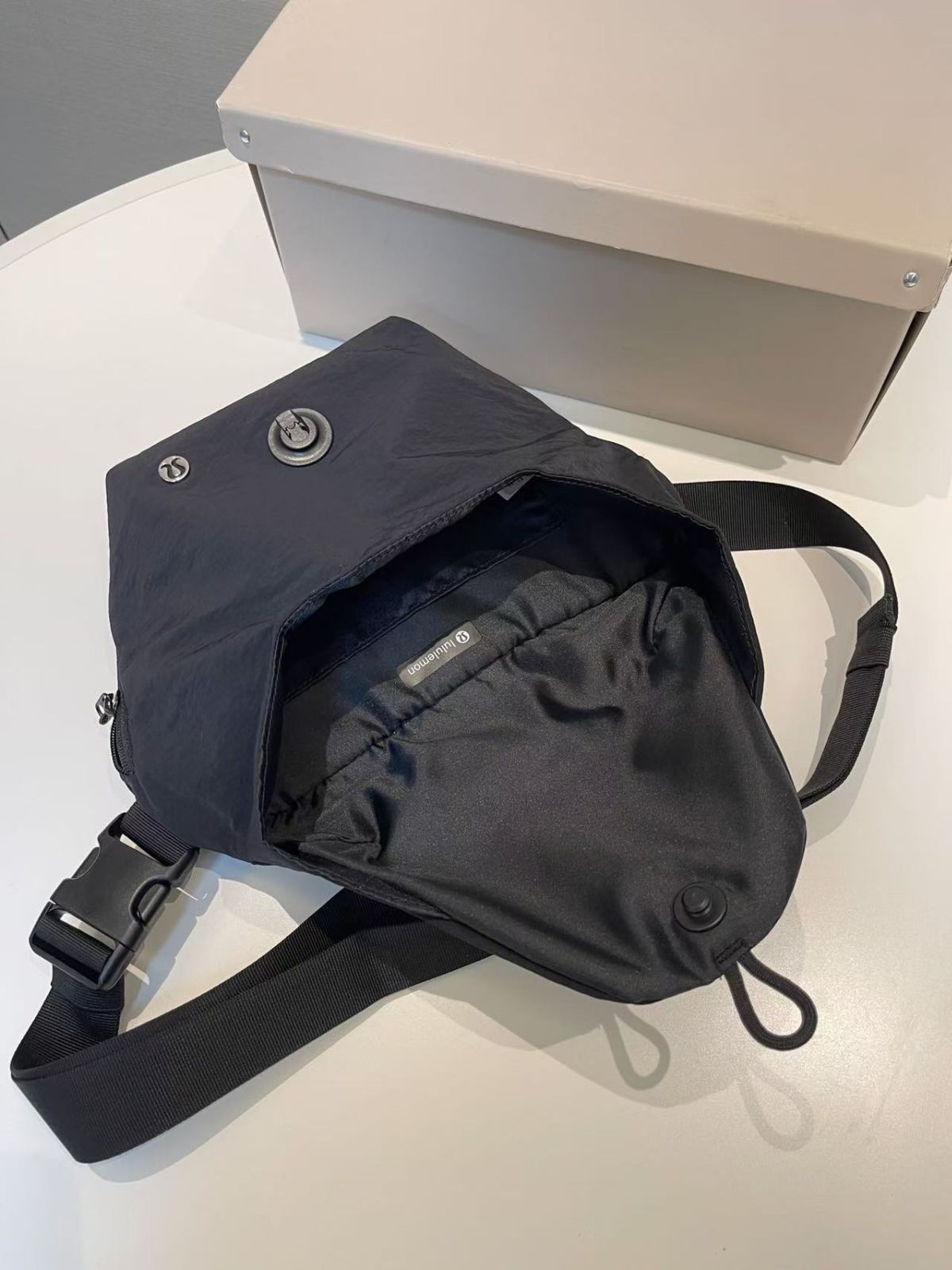 全新品】lululemon 2024 ルルレモン Curved Crossbody ボディ