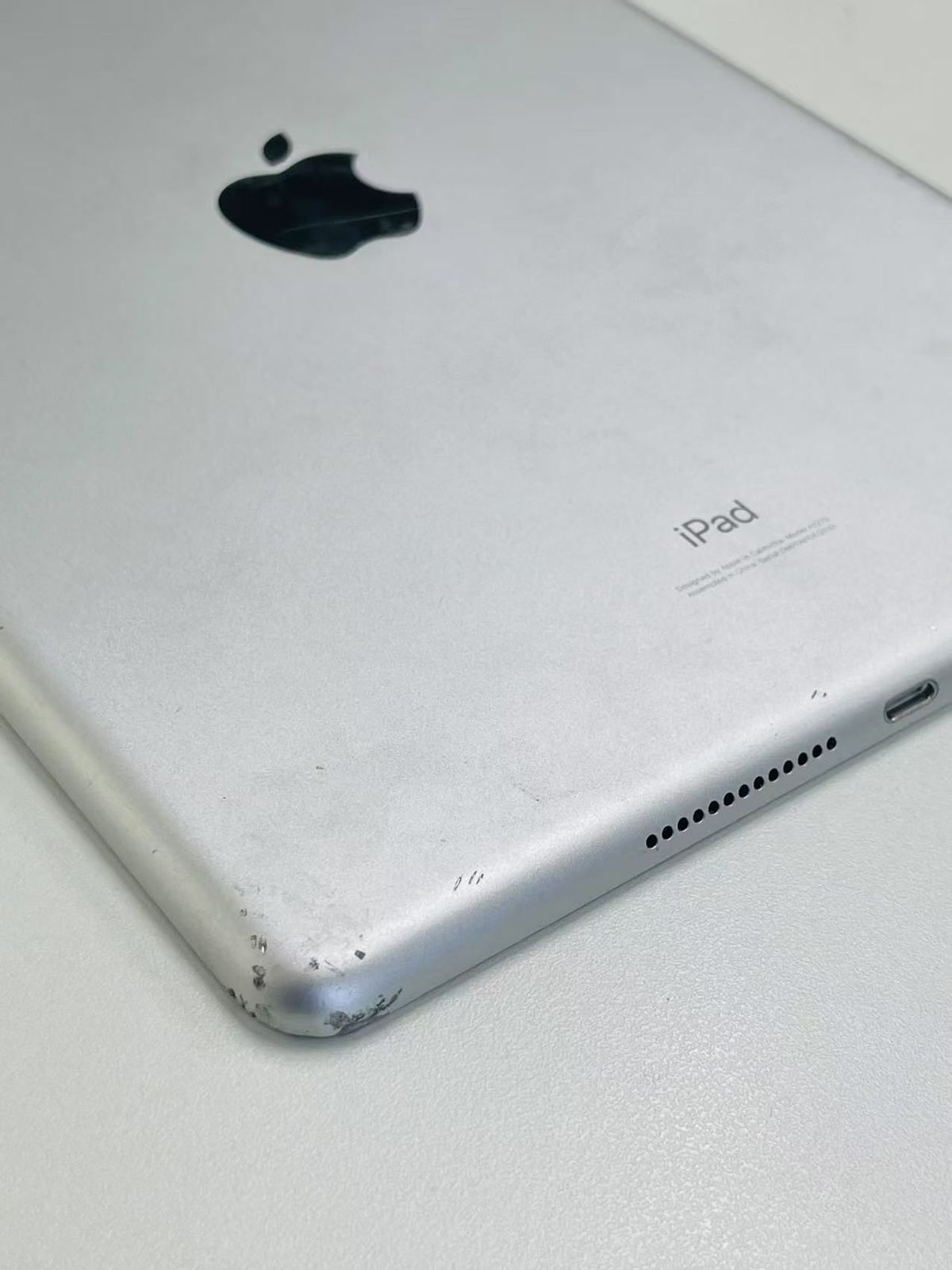 Apple iPad 第8世代　A2270 Wi-Fiモデル　シルバー　32GB iPad (第8世代) Wi-Fi 32GB シルバー A2270 【公式通販】