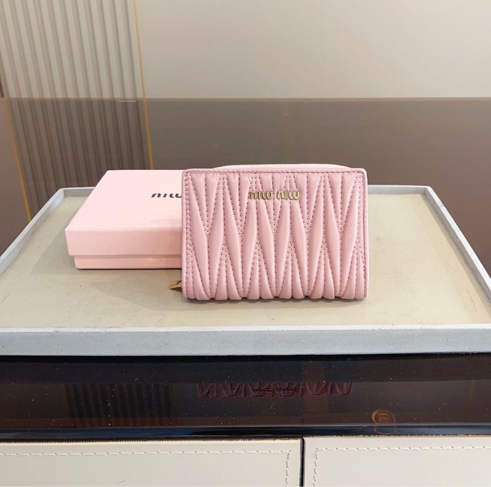 【良品✨】miu miu ミュウミュウマテラッセ二つ折り財布レザー