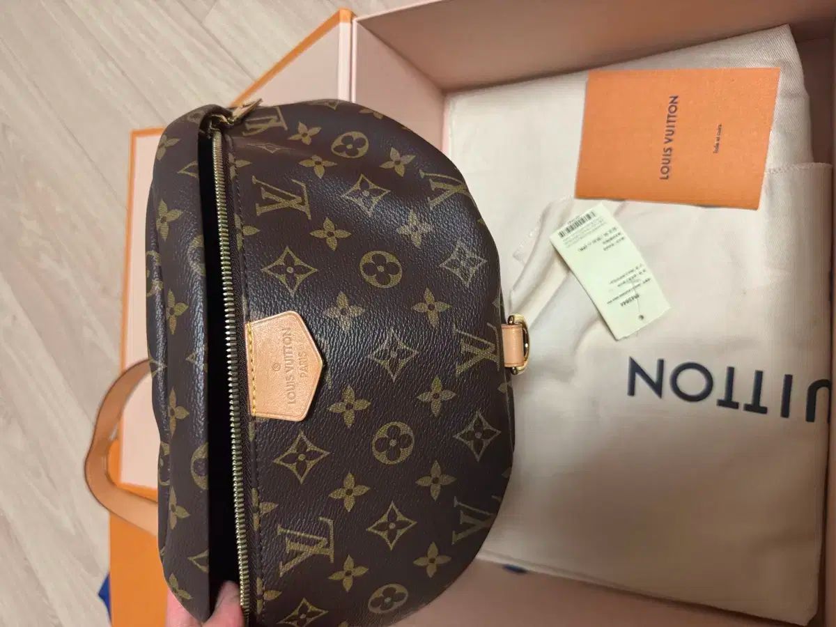 Louis Vuitton(ルイヴィトン) バムバッグ モノグラム - メルカリ