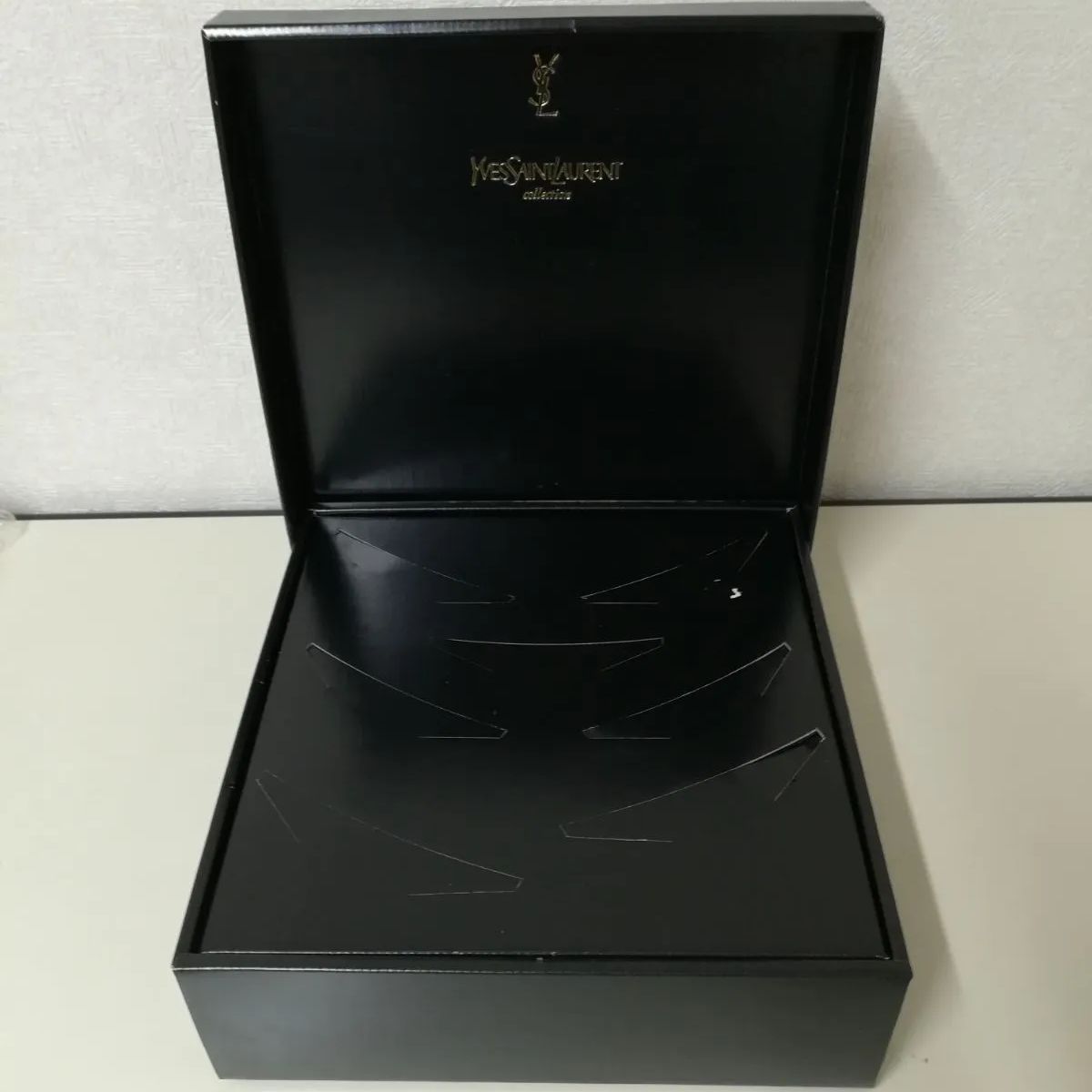 未使用・保管品】YSL イヴサンローラン サービス パーティー 未使用・保管品】YSL イヴサンローラン サービス パーティー