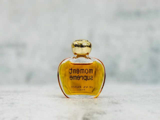MOMENT SUPREME JEAN PATOU 香水