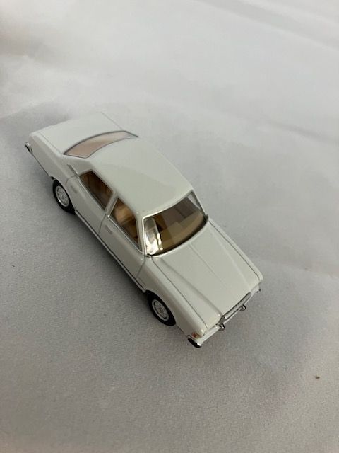 トミカ リミテッドヴィンテージネオ トヨタ クラウン 4ドア ピラード