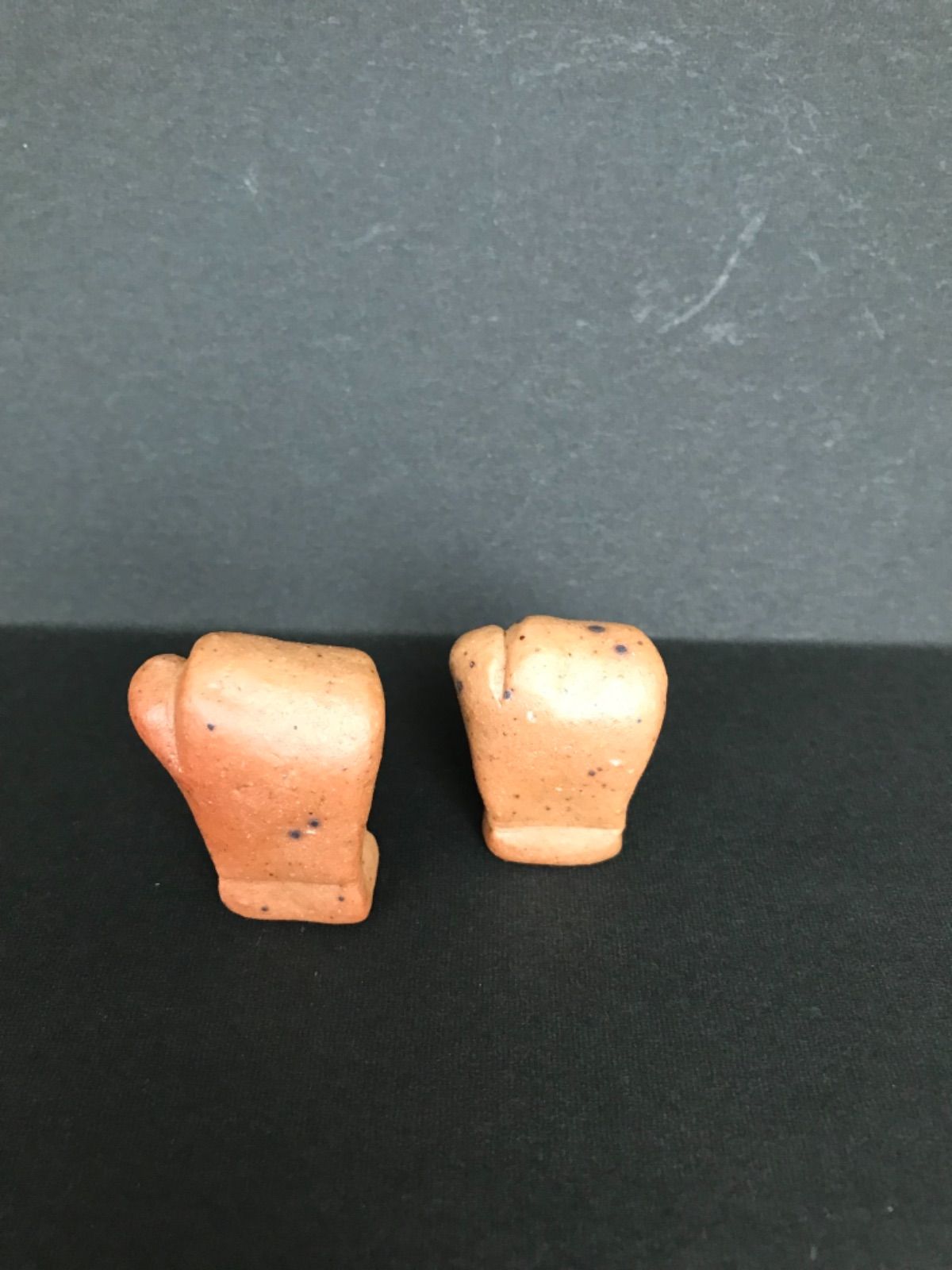 ボクシンググローブ置物陶器