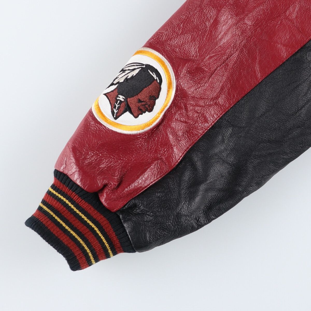 NFL ワシントンレッドスキンズ　スタジャン リバーシブル レザー ロゴ刺繍 NFL ワシントンレッドスキンズ スタジャン リバーシブル レザー