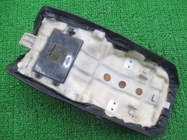 GPZ900 シート 53001-1370 カワサキ 純正 中古 バイク 部品 ZX900A 張替え済 希少品 国内 車検用 車検 Genuine