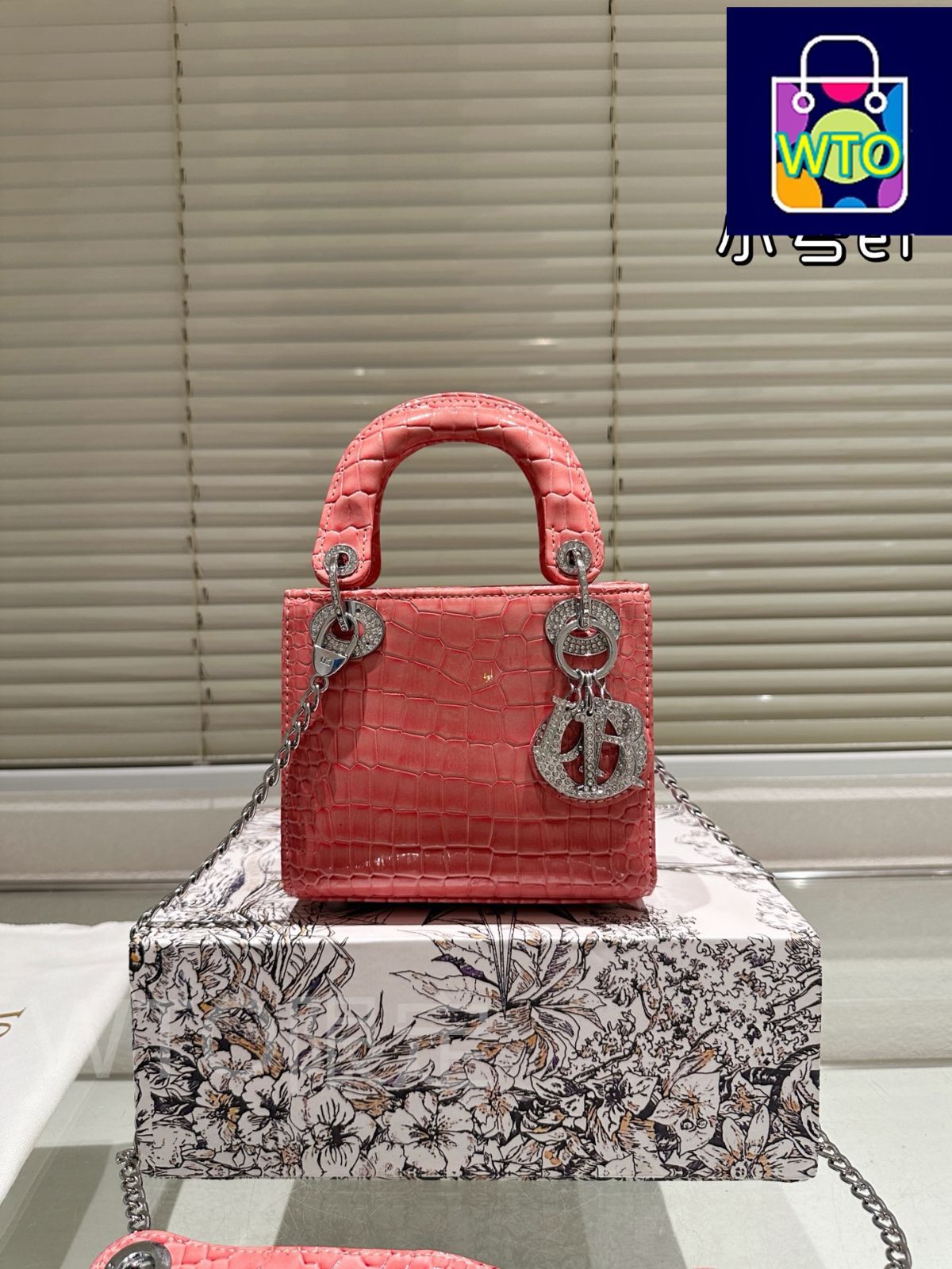 美品 Dior レディディオール ハンドバッグ トートバッグ 箱付き 今日特価】Dior Lady Dior Bag with Folding Gift Box