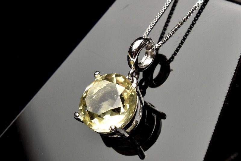 特選！宝石質 リビアングラスペンダントトップ12/12mm ハート型 激安卸